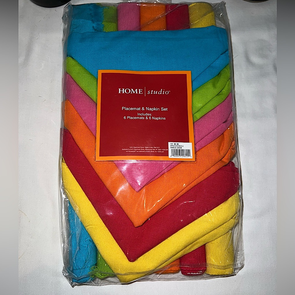 NWT Placemat with fringes & Napkin Set